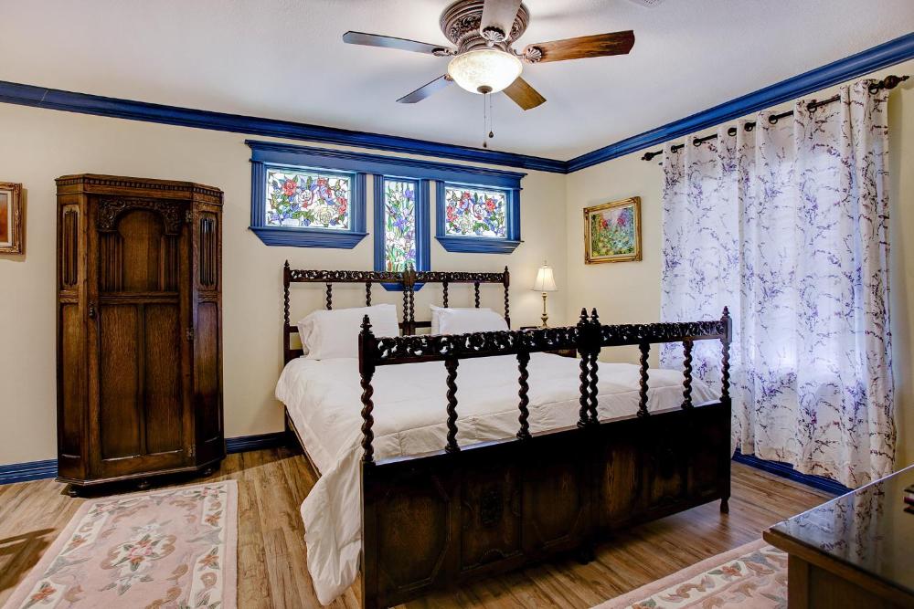King Suite interior