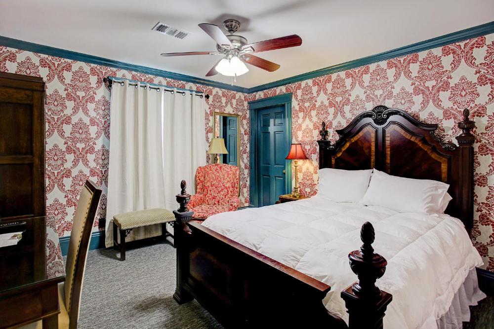 Queen Room interior